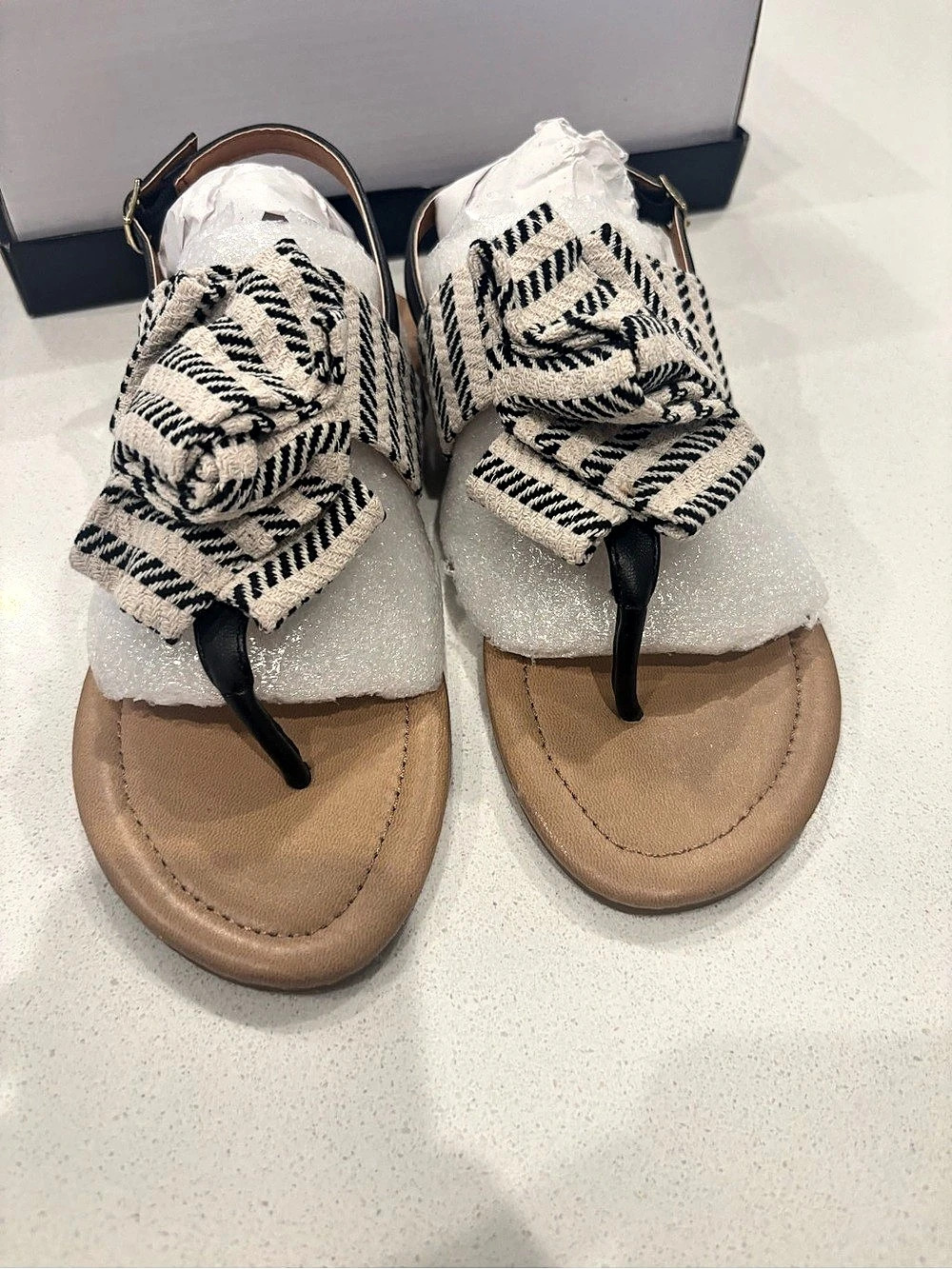 Qupid Strappy Patterned Sandals Black & Beige US 8.5 NWT